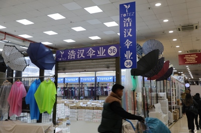西班牙 華人百元店成了風(fēng)靡全境的“購物天堂”與批發(fā)貿(mào)易樞紐